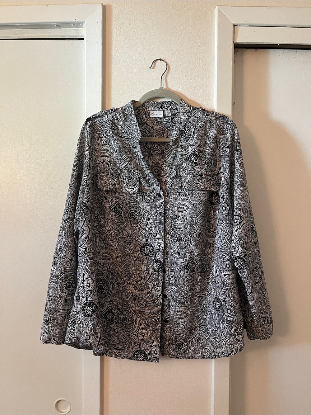 Kim Rogers Black and White Paisley Button-Down Shirt